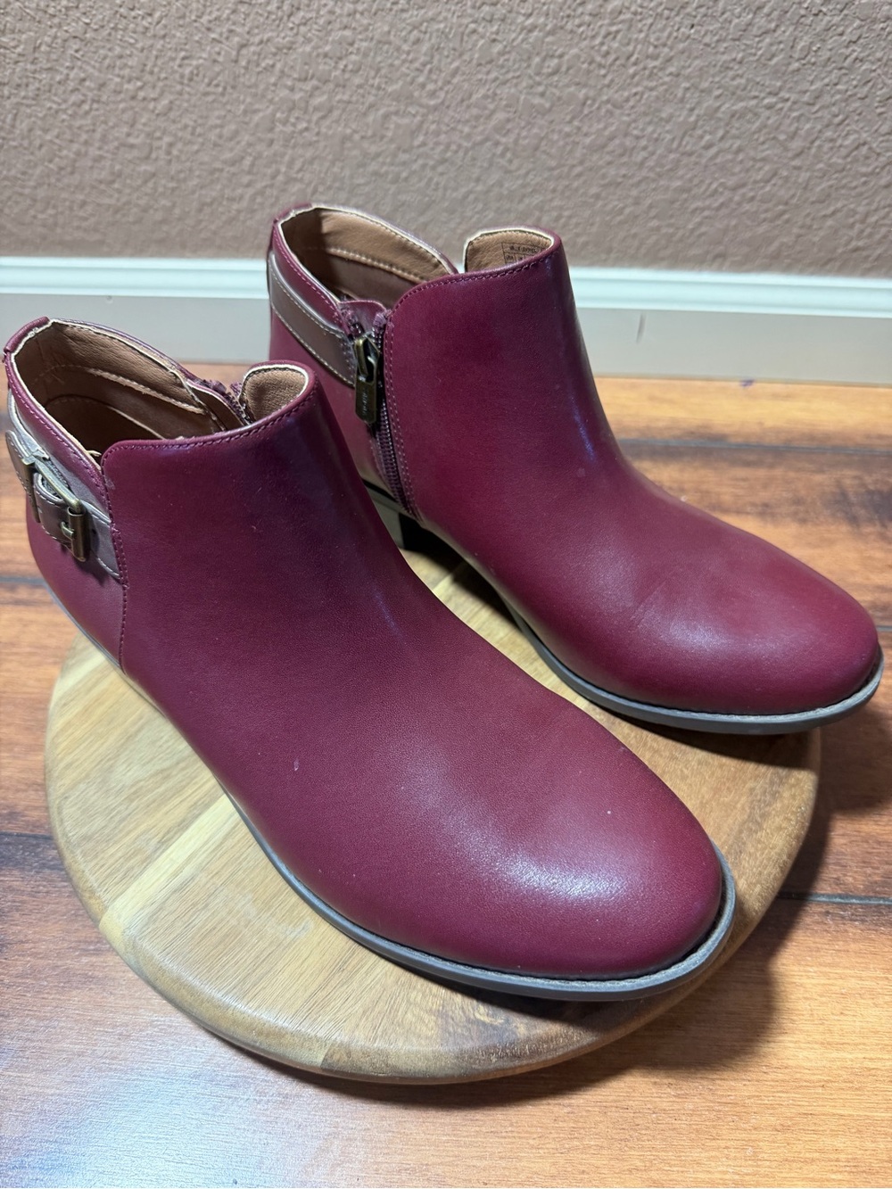 Vionic Millie Burgundy Leather Ankle Booties with Side Zip Size 9.5